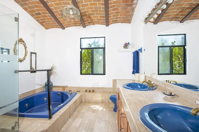 BATHROOM 1.webp