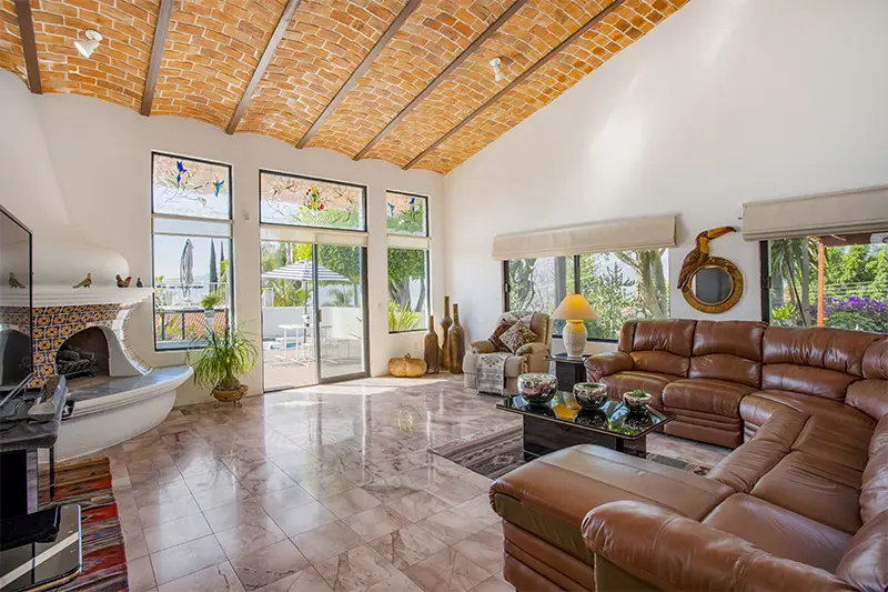 LIVING ROOM.webp