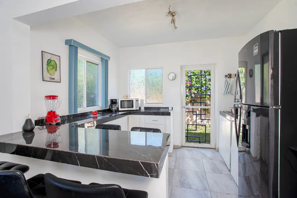 KITCHEN 1.webp