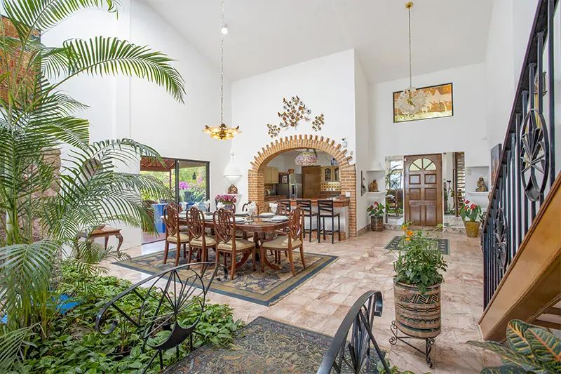 DINING ROOM 1.webp